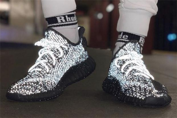 yeezy350黑色滿天星上腳效果 椰子滿天星黑色實(shí)物 yeezy350黑色滿天星上腳效果 椰子滿天星黑色實(shí)物