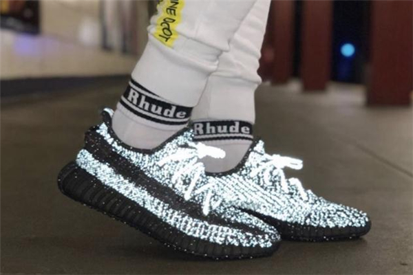 yeezy350黑色滿天星上腳效果 椰子滿天星黑色實(shí)物 yeezy350黑色滿天星上腳效果 椰子滿天星黑色實(shí)物