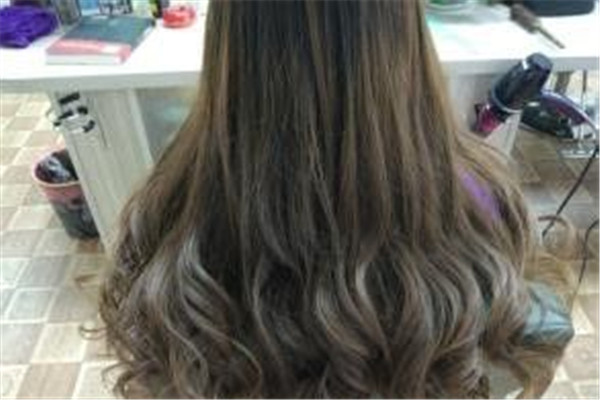 頭發(fā)愛出油是怎么回事 解放方法是這樣 頭發(fā)愛出油是怎么回事 解放方法是這樣