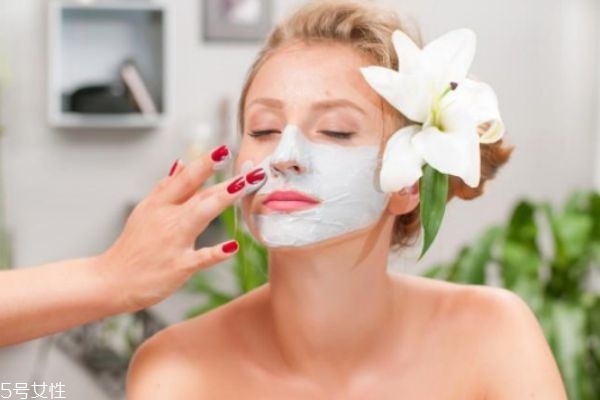 敷面膜后用冷水洗還是溫水 敷完面膜后要做什么 敷面膜后用冷水洗還是溫水 敷完面膜后要做什么
