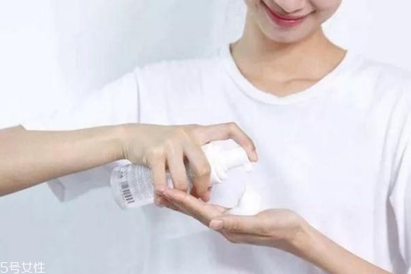 護(hù)膚品要不要經(jīng)常換 護(hù)膚品多久換一次品牌 護(hù)膚品要不要經(jīng)常換 護(hù)膚品多久換一次品牌