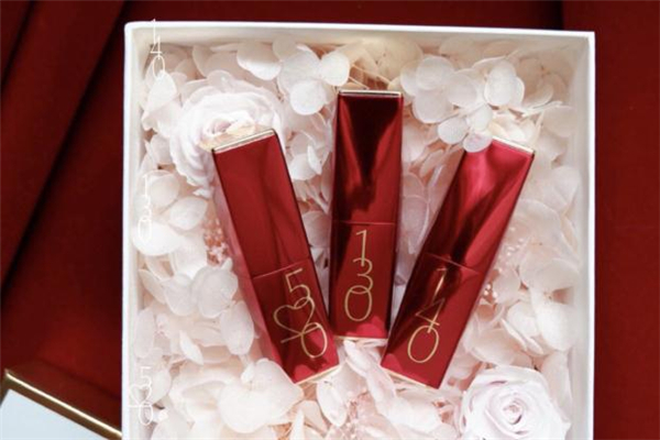 2019雅詩蘭黛520限定口紅禮盒試色 雅詩蘭黛520禮盒色號 2019雅詩蘭黛520限定口紅禮盒試色 雅詩蘭黛520禮盒色號