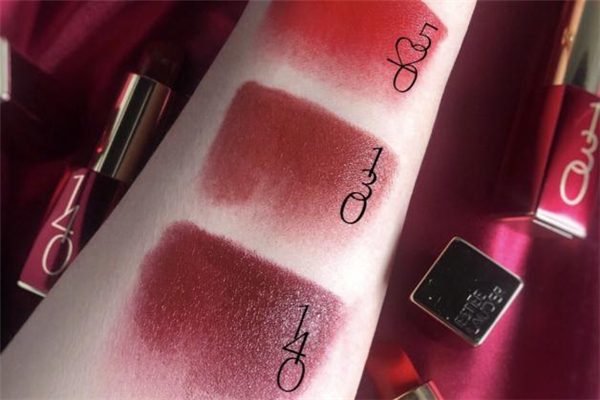 2019雅詩蘭黛520限定口紅禮盒試色 雅詩蘭黛520禮盒色號 2019雅詩蘭黛520限定口紅禮盒試色 雅詩蘭黛520禮盒色號