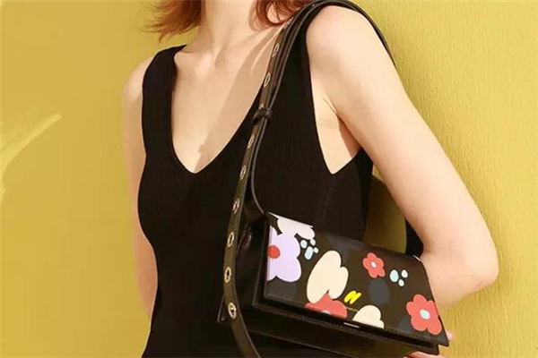 2019小ck520花蜜包多少錢(qián) 小ck520限定禮盒價(jià)格