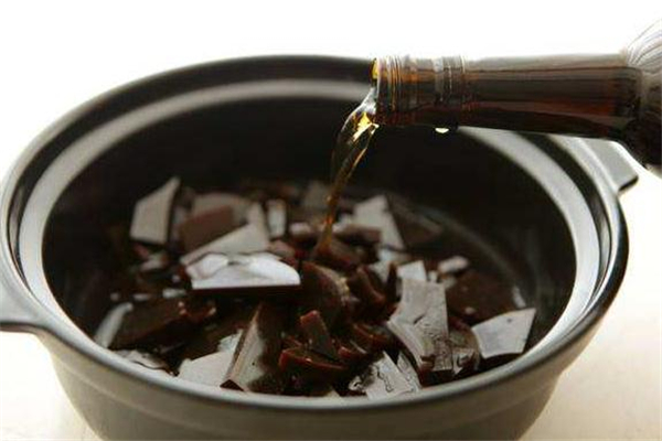 熬阿膠用什么黃酒 常見黃酒都能用 熬阿膠用什么黃酒 常見黃酒都能用