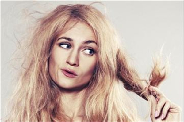 頭發(fā)毛躁脫發(fā)怎么辦 治療方法是這樣 頭發(fā)毛躁脫發(fā)怎么辦 治療方法是這樣