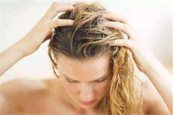 頭發(fā)毛躁做柔順有用嗎 頭發(fā)毛躁怎么解決 頭發(fā)毛躁做柔順有用嗎 頭發(fā)毛躁怎么解決