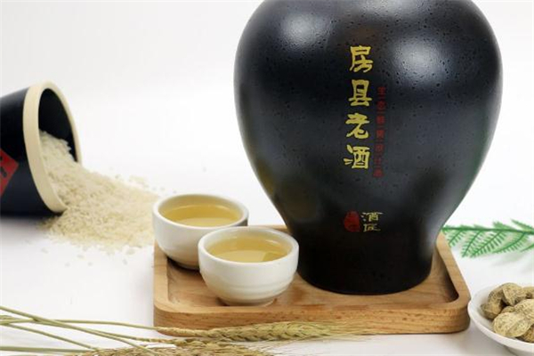 黃酒和花雕酒的區(qū)別 制作原料不一樣 黃酒和花雕酒的區(qū)別 制作原料不一樣