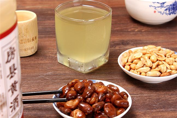 尿酸偏高能喝黃酒嗎 應(yīng)禁止飲酒 尿酸偏高能喝黃酒嗎 應(yīng)禁止飲酒