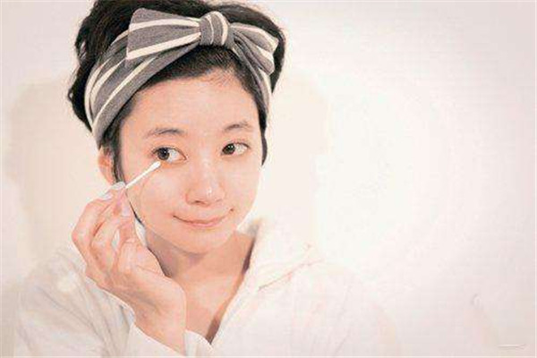 卸妝濕巾卸的干凈嗎 卸妝濕巾的用處 卸妝濕巾卸的干凈嗎 卸妝濕巾的用處