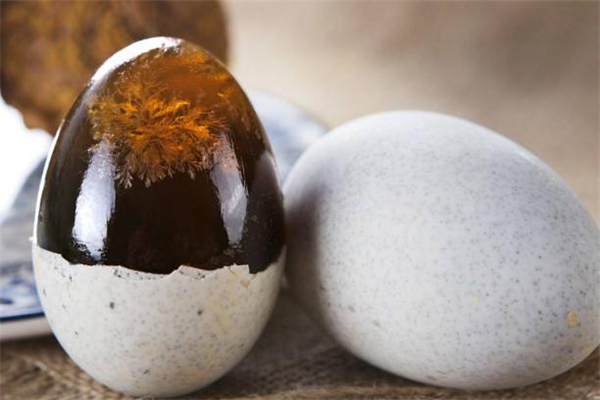 剝開的皮蛋能放冰箱嗎 剝好的皮蛋能放多久 剝開的皮蛋能放冰箱嗎 剝好的皮蛋能放多久