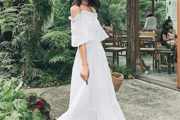 微胖女生穿什么衣服顯瘦 根據(jù)部位對(duì)癥下藥 微胖女生穿什么衣服顯瘦 根據(jù)部位對(duì)癥下藥