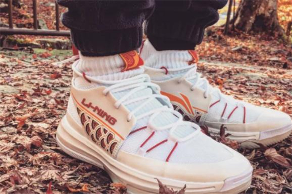 李寧937龍鱗測評 李寧937龍鱗實戰(zhàn)腳感 李寧937龍鱗測評 李寧937龍鱗實戰(zhàn)腳感