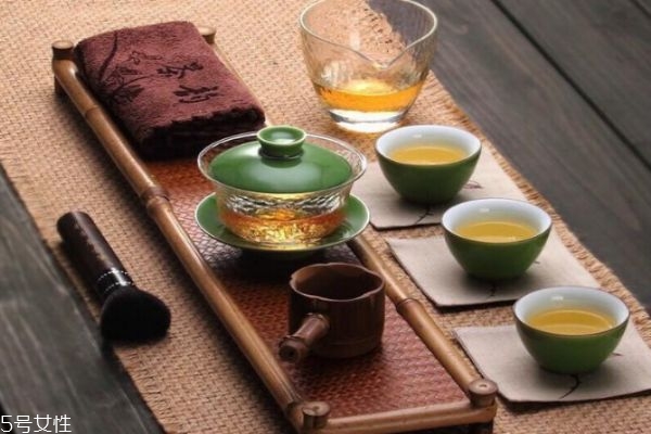 喝熟普洱茶有什么好處 普洱茶生與熟的區(qū)別 喝熟普洱茶有什么好處 普洱茶生與熟的區(qū)別