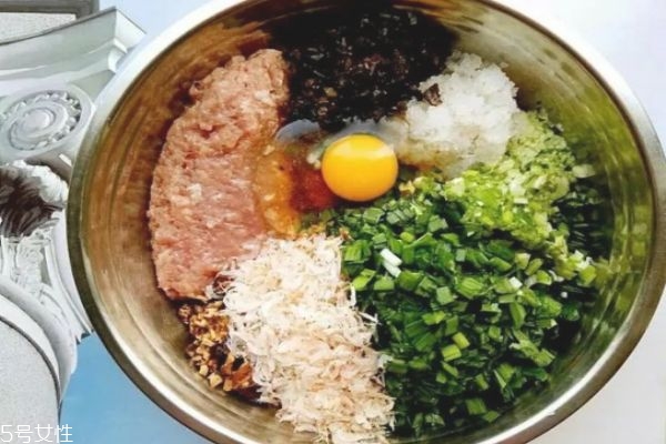 怎樣調(diào)餃子餡好吃 餃子餡的做法大全 怎樣調(diào)餃子餡好吃 餃子餡的做法大全