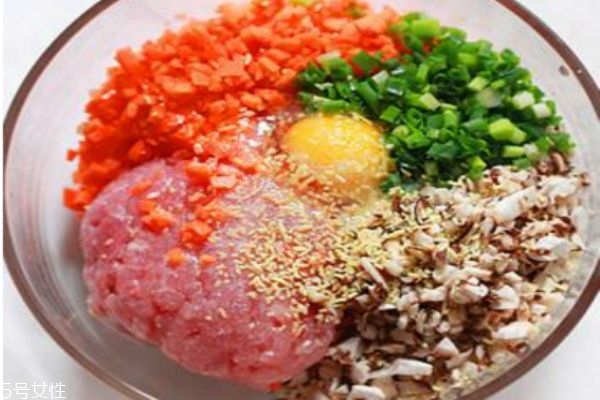 怎樣調(diào)餃子餡好吃 餃子餡的做法大全 怎樣調(diào)餃子餡好吃 餃子餡的做法大全