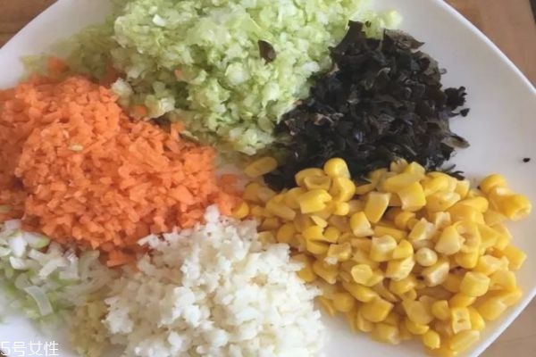 怎樣調(diào)餃子餡好吃 餃子餡的做法大全 怎樣調(diào)餃子餡好吃 餃子餡的做法大全