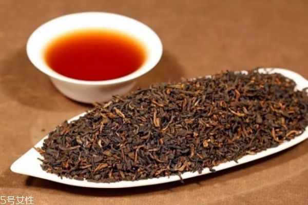 喝熟普洱茶有什么好處 普洱茶生與熟的區(qū)別 喝熟普洱茶有什么好處 普洱茶生與熟的區(qū)別