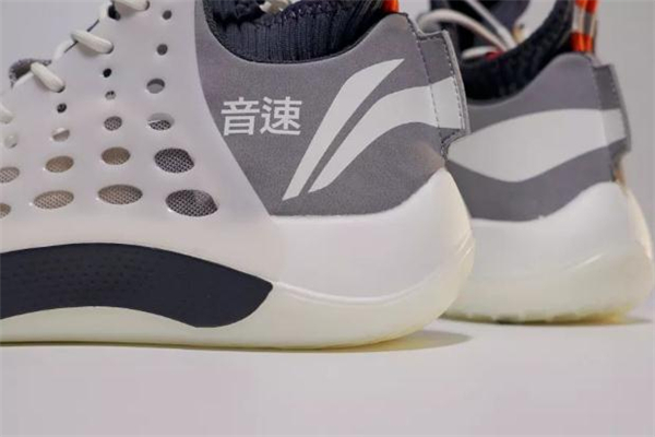 李寧音速7和馭帥12哪個(gè)好 音速7和馭帥12對(duì)比測(cè)評(píng) 李寧音速7和馭帥12哪個(gè)好 音速7和馭帥12對(duì)比測(cè)評(píng)