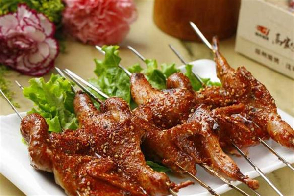 鵪鶉和什么燉湯最好 鵪鶉做法大全 鵪鶉和什么燉湯最好 鵪鶉做法大全