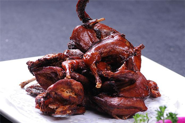 鵪鶉肉補(bǔ)腎嗎 鵪鶉燉什么湯補(bǔ)腎 鵪鶉肉補(bǔ)腎嗎 鵪鶉燉什么湯補(bǔ)腎