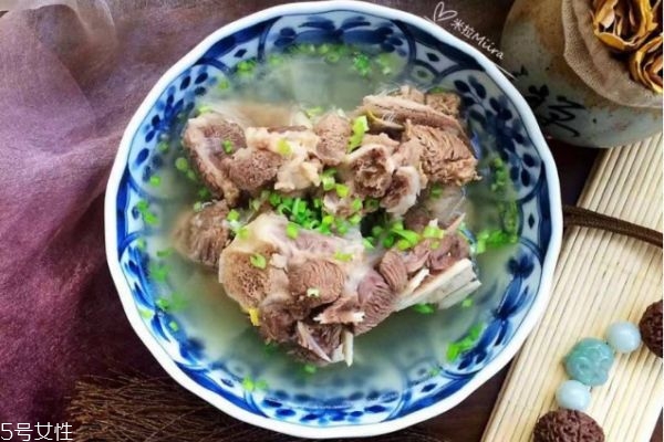 燉羊肉怎么做好吃 清燉羊肉最簡單的做法 燉羊肉怎么做好吃 清燉羊肉最簡單的做法