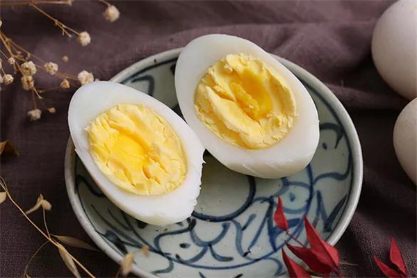 腌鵝蛋的做法 腌鵝蛋出油最好的方法 腌鵝蛋的做法 腌鵝蛋出油最好的方法