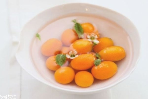 金桔一天吃幾個(gè)好 金桔的功效與作用 金桔一天吃幾個(gè)好 金桔的功效與作用