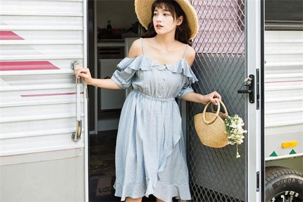 大胸女生穿什么裙子好看 連衣裙這樣選 大胸女生穿什么裙子好看 連衣裙這樣選