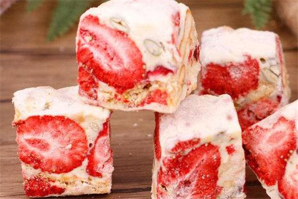 雪花酥用草莓干還是凍干草莓 口感有差異 雪花酥用草莓干還是凍干草莓 口感有差異
