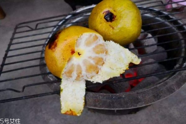 烤橘子一次吃多少好 什么人不適合吃烤橘子 烤橘子一次吃多少好 什么人不適合吃烤橘子