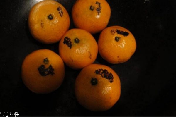 烤橘子治咳嗽幾天有效 烤橘子的功效 烤橘子治咳嗽幾天有效 烤橘子的功效