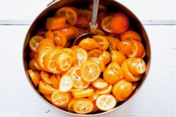 金桔一天吃幾個(gè)好 金桔的功效與作用 金桔一天吃幾個(gè)好 金桔的功效與作用