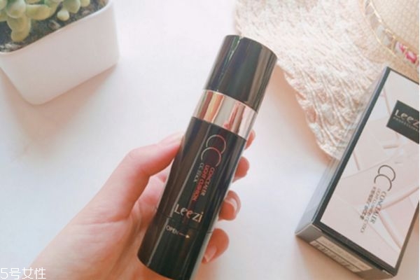 遮瑕cc棒怎么用具體步驟 用cc棒的步驟化妝 遮瑕cc棒怎么用具體步驟 用cc棒的步驟化妝