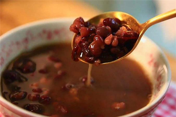 紅豆湯怎么做濃稠起沙 煮紅豆湯的比例 紅豆湯怎么做濃稠起沙 煮紅豆湯的比例