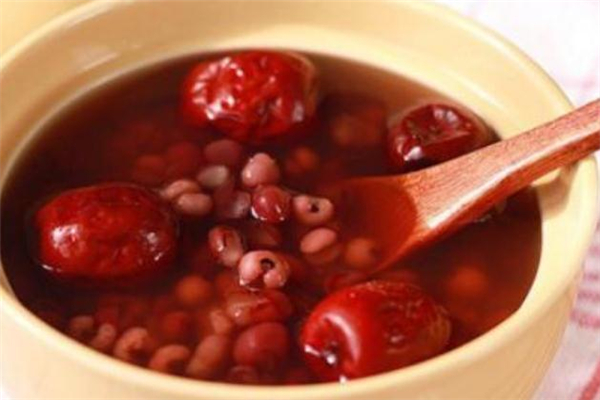 紅豆湯怎么做濃稠起沙 煮紅豆湯的比例 紅豆湯怎么做濃稠起沙 煮紅豆湯的比例