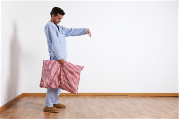 夢游是怎么回事 夢游是什么原因造成的