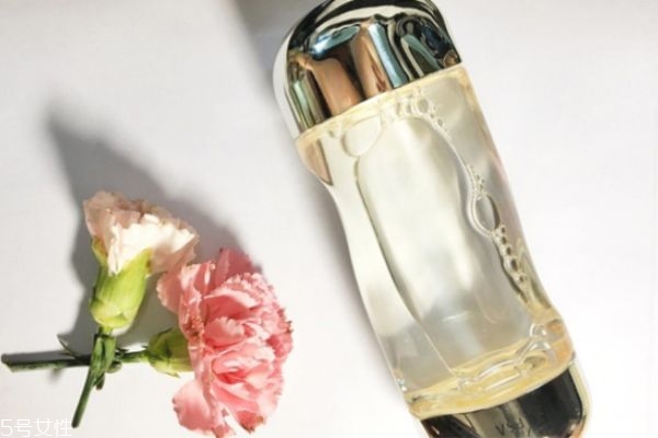 有閉口用什么護(hù)膚品 易長閉口用什么護(hù)膚