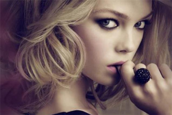 眼窩填充術要多少錢 眼窩脂肪填充價格 眼窩填充術要多少錢 眼窩脂肪填充價格