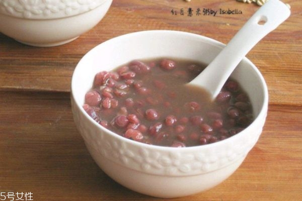 紅豆薏米粥可以放糖嗎 紅豆薏米粥什么時(shí)候放糖 紅豆薏米粥可以放糖嗎 紅豆薏米粥什么時(shí)候放糖
