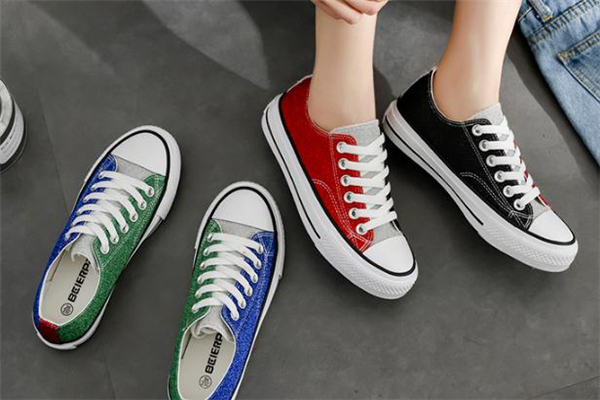 帆布鞋怎么穿好看 帆布鞋時(shí)髦穿法 帆布鞋怎么穿好看 帆布鞋時(shí)髦穿法