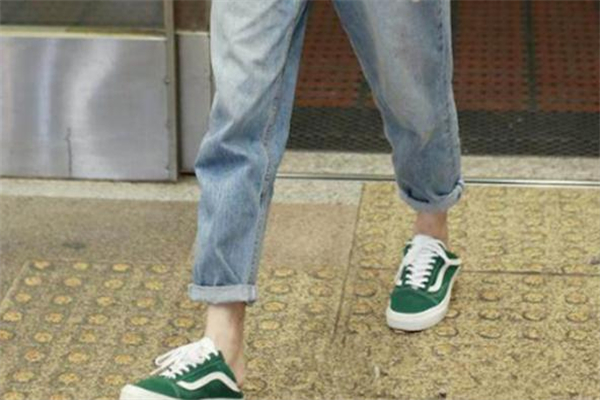 帆布鞋怎么穿好看 帆布鞋時(shí)髦穿法 帆布鞋怎么穿好看 帆布鞋時(shí)髦穿法