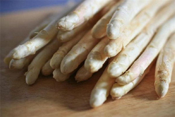 白蘆筍可以包餃子嗎 白蘆筍包餃子的做法 白蘆筍可以包餃子嗎 白蘆筍包餃子的做法