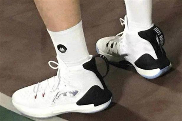 李寧馭帥13實戰(zhàn)測評 馭帥13腳感怎么樣 李寧馭帥13實戰(zhàn)測評 馭帥13腳感怎么樣