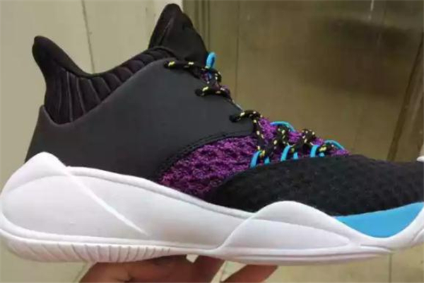 安踏要瘋3開箱測評 安踏要瘋3諜照 安踏要瘋3開箱測評 安踏要瘋3諜照