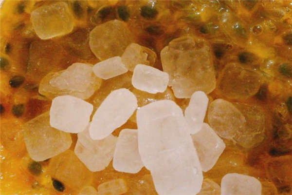 百香果可以和冰糖一起泡嗎 冰糖泡百香果的功效 百香果可以和冰糖一起泡嗎 冰糖泡百香果的功效