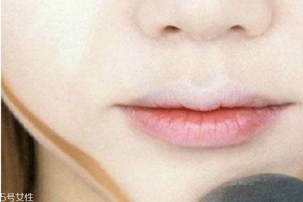圓臉修容粉的用法圖解 關于修容的小tips 圓臉修容粉的用法圖解 關于修容的小tips