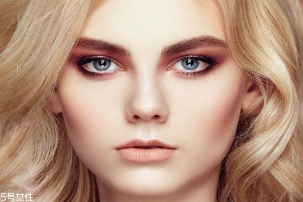 圓臉修容粉的用法圖解 關于修容的小tips 圓臉修容粉的用法圖解 關于修容的小tips