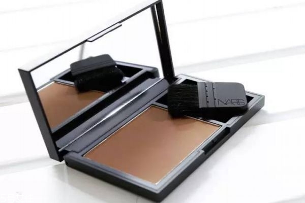 圓臉修容粉的用法圖解 關于修容的小tips 圓臉修容粉的用法圖解 關于修容的小tips