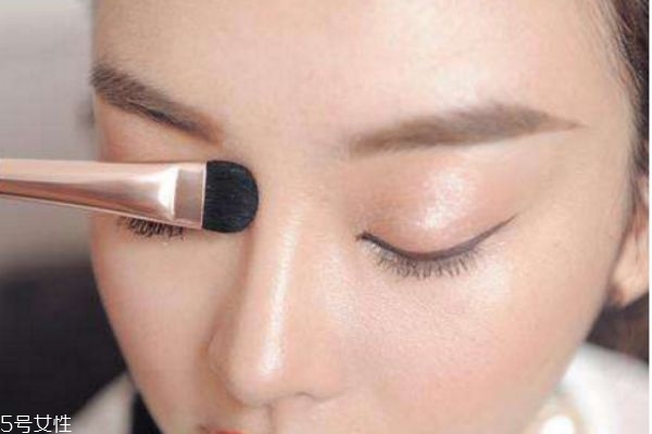 鼻子怎么化妝更高挺 鼻部常用的化妝小技巧 鼻子怎么化妝更高挺 鼻部常用的化妝小技巧
